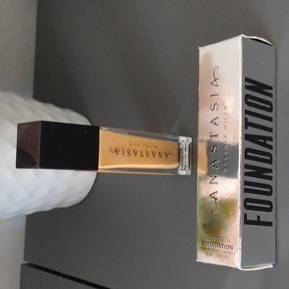 Anastasia Beverly Hills Luminous Foundation - Picture 4 of 5